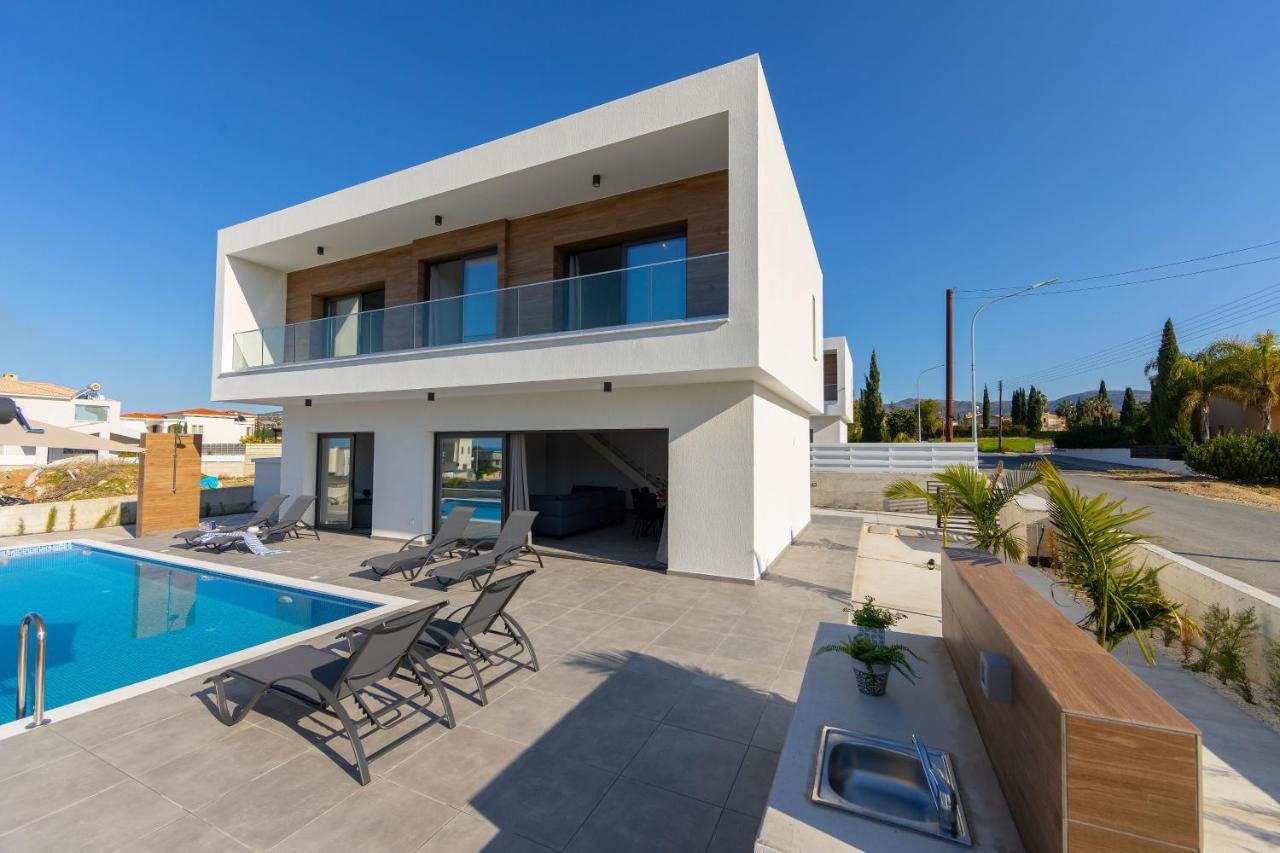 וילה Marlene, Walking Distance To Coral Beach!